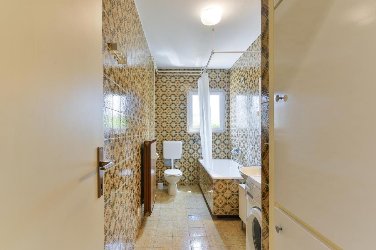 Laurel Apartment *