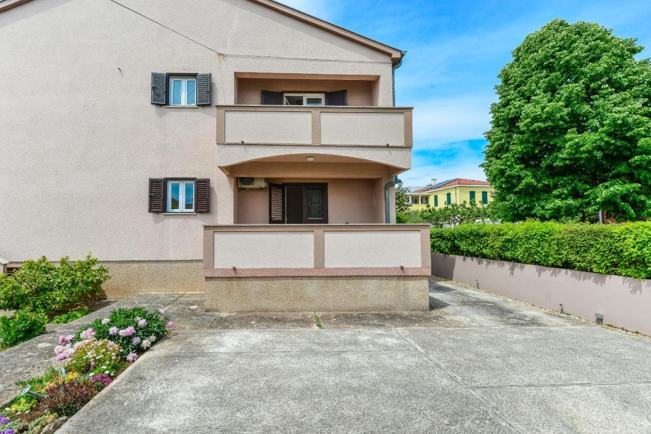 Laurel Apartment